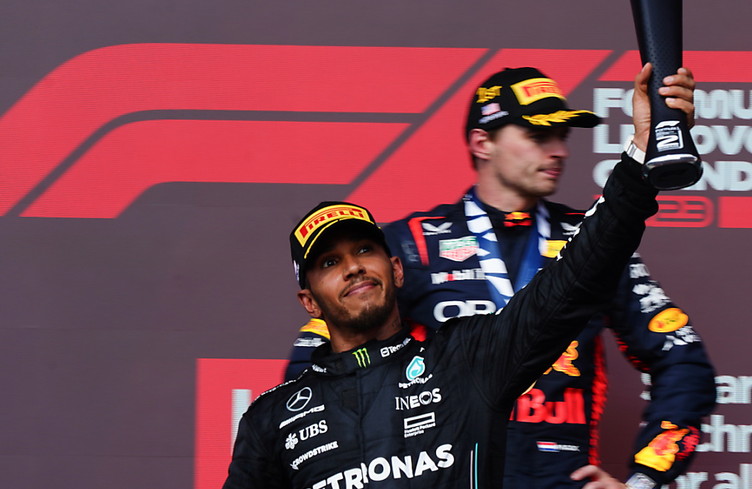 Lewis Hamilton et Charles Leclerc disqualifiés