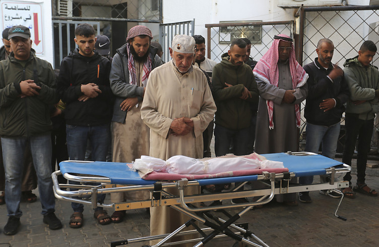 Israël fouille le principal hôpital de Gaza
