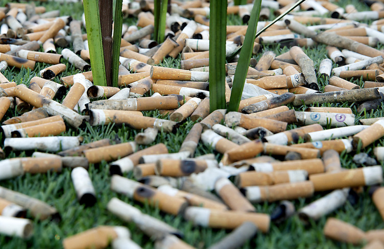 Les mégots de cigarettes sur les places de jeux sont un risque