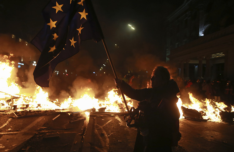 Géorgie: 26 blessés lundi soir, principalement des manifestants
