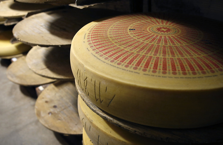 Le groupe fribourgeois Cremo abandonne l’Emmental AOP