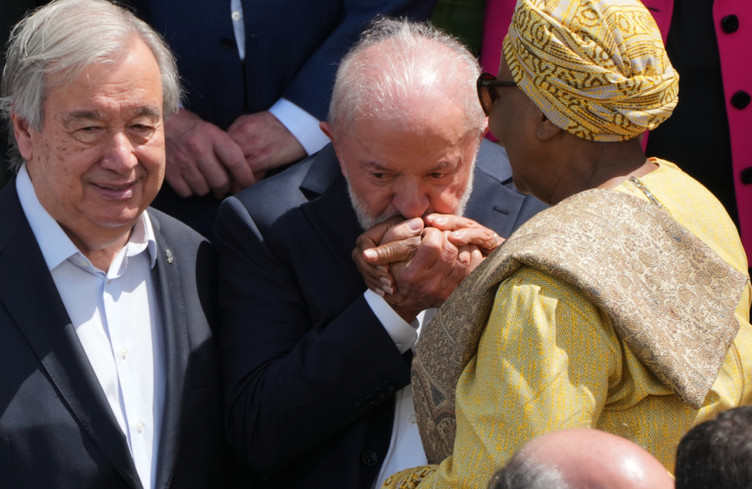 Transition énergétique au 2e jour du sommet précédant la COP30