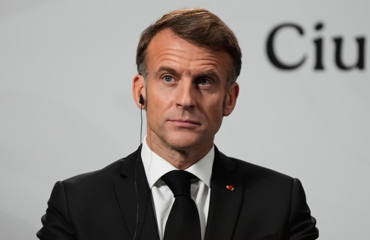Vol au Louvre: « les bijoux seront retrouvés », réaffirme Macron