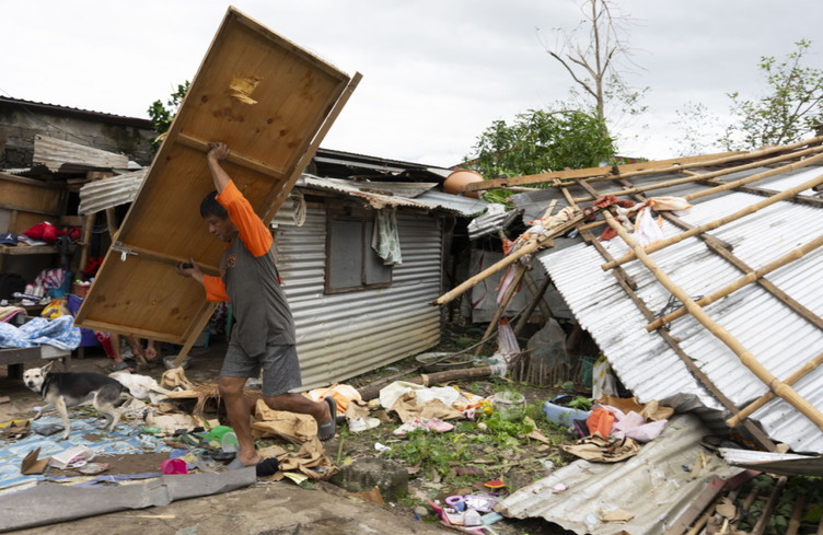 Philippines: le bilan du typhon Fung-wong monte à 18 morts