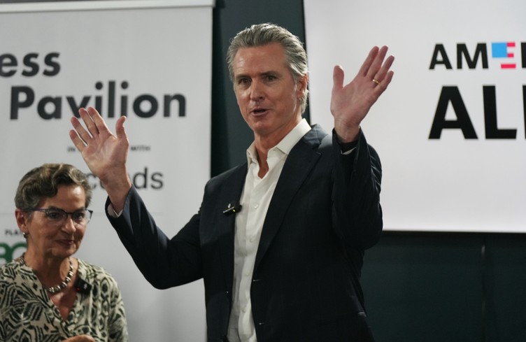 A la COP30, le gouverneur de Californie s'en prend à Donald Trump