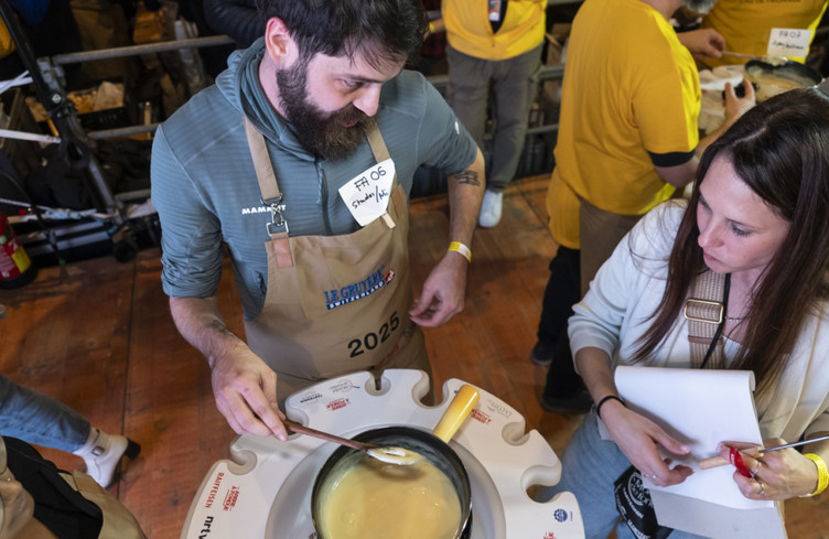 Champions du monde de la fondue titrés à Tartegnin (VD)
