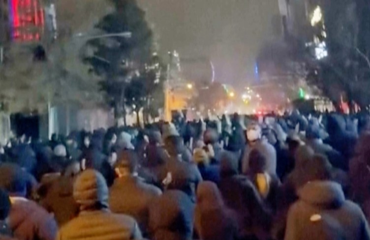 Iran: l'armée américaine étudie des options très fortes, dit Trump