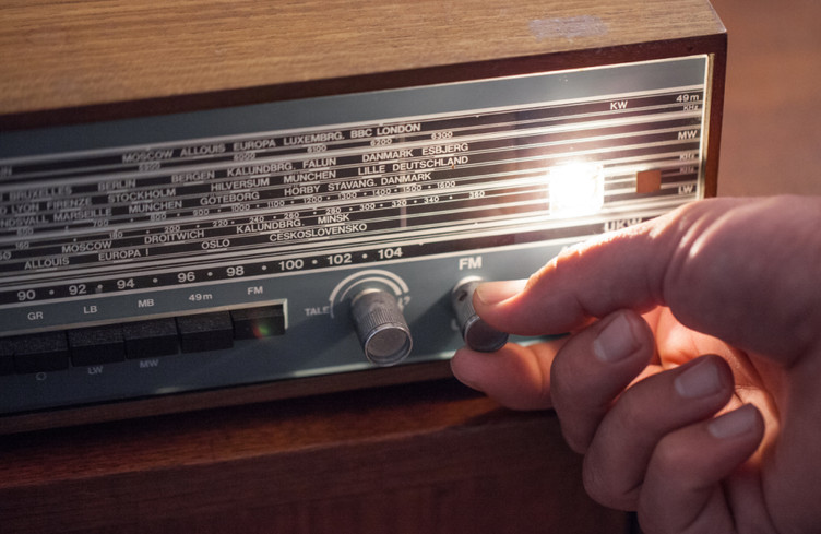 La radio reste très écoutée malgré l'abandon partiel de la FM