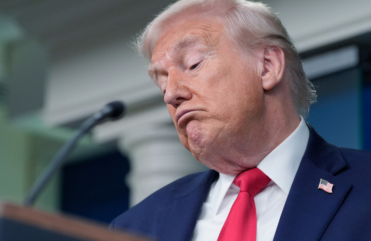 Trump vante son bilan lors d'une conférence de presse décousue