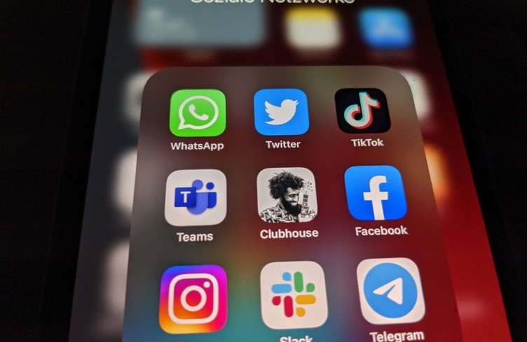 France: moins de 15 ans: vers une interdiction de réseaux sociaux