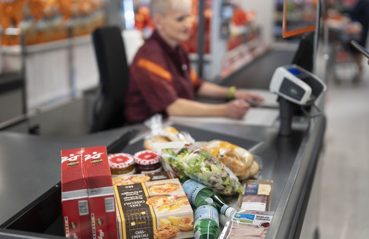 Une commission repêche l'ouverture des magasins le dimanche