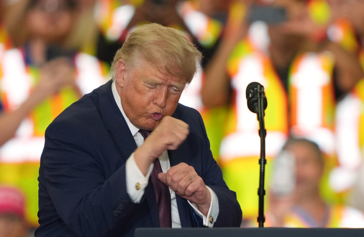 Iran: Trump fustige une résolution pour le retrait des troupes