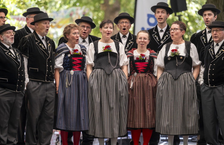 La Fête fédérale de yodel a commencé à Bâle en pleine canicule