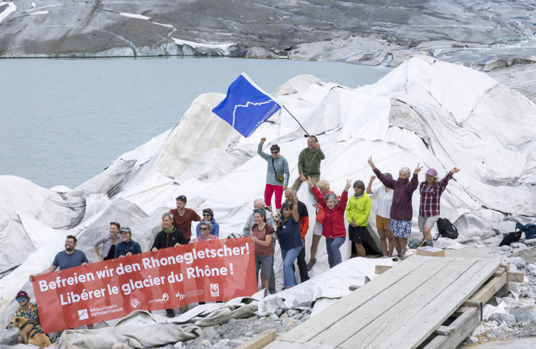 Glacier du Rhône: pétition contre la grotte touristique