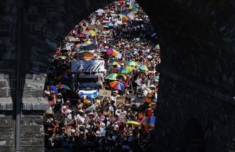 Lausanne: des milliers de personnes pour la Pride romande