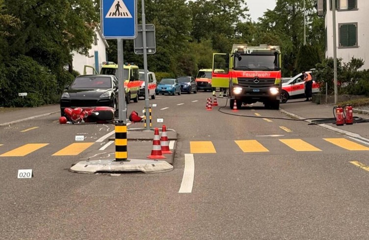 Stäfa (ZH): une scootériste trouve la mort dans un accident