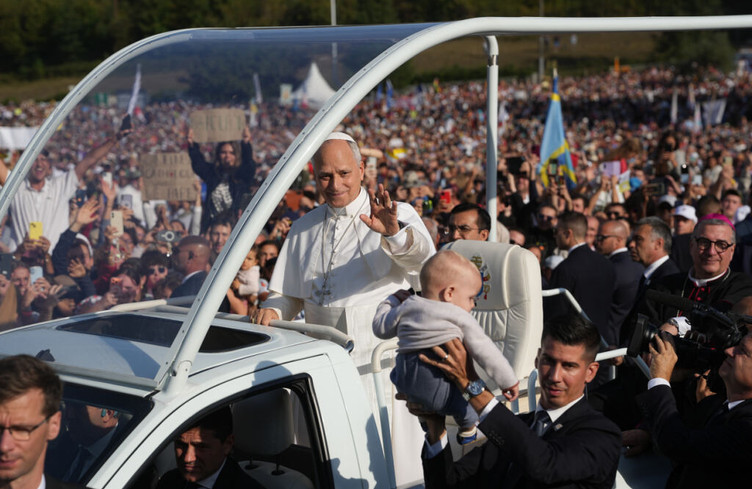 Nouveau bain de foule du pape Léon XIV, avant la messe à Lourdes