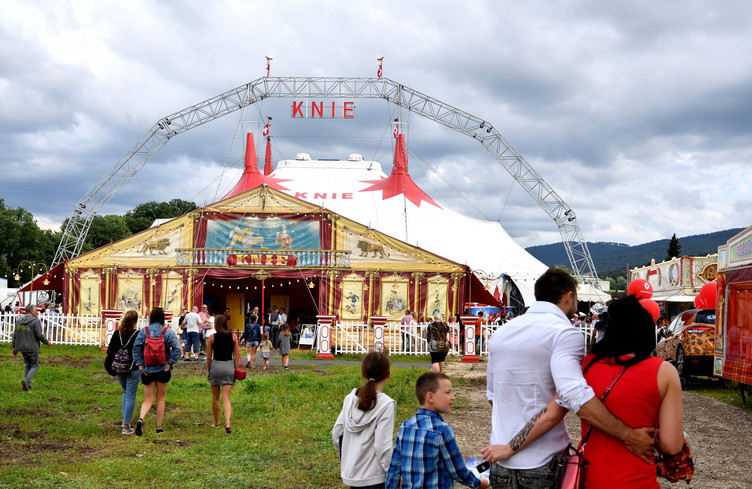 Première du cirque Knie à Delémont