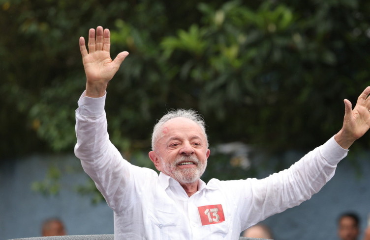 Contre toute attente, Lula décroche un quatrième mandat inédit