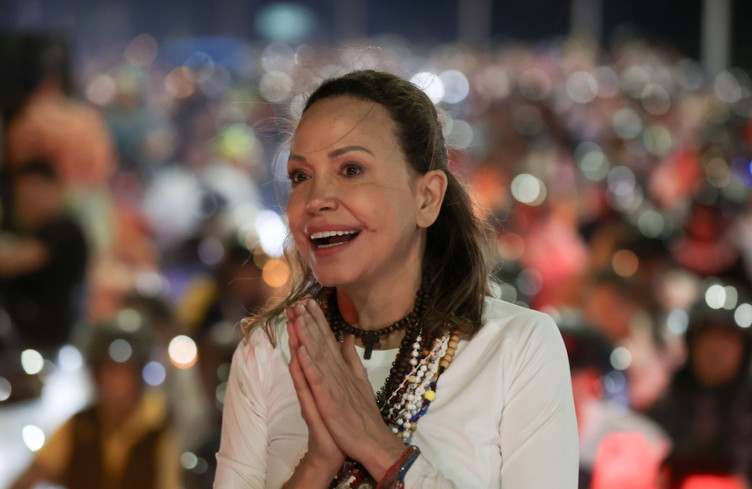 L'opposante Maria Corina Machado acclamée à son retour au Venezuela