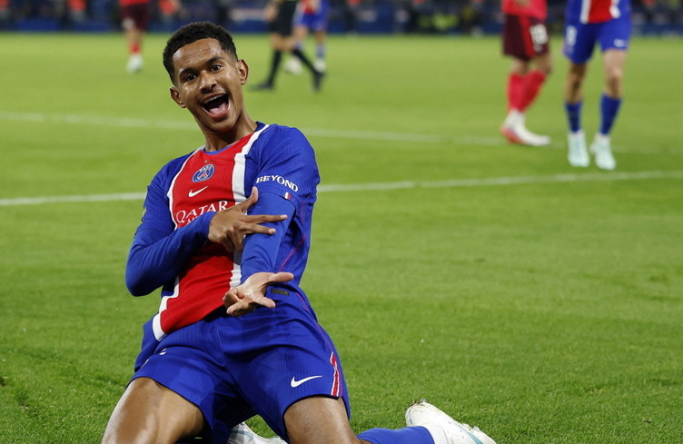 Victoire contre Lyon et première place pour le PSG