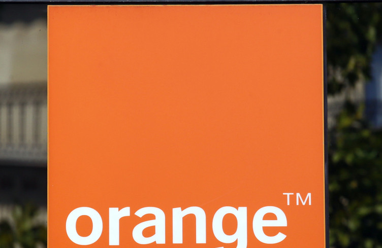 Orange voit ses ventes progresser et relève à nouveau ses objectifs