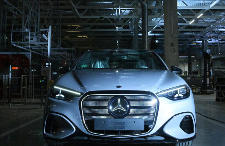 Automobile: Mercedes-Benz abaisse ses prévisions pour 2026