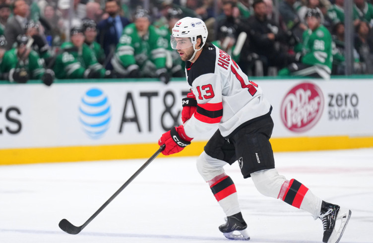 Quatre à la suite pour les Devils, Hischier marque un doublé
