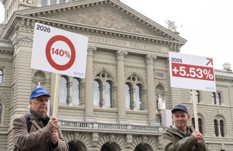 A Berne, l'AVIVO réclame un moratoire sur les primes maladie