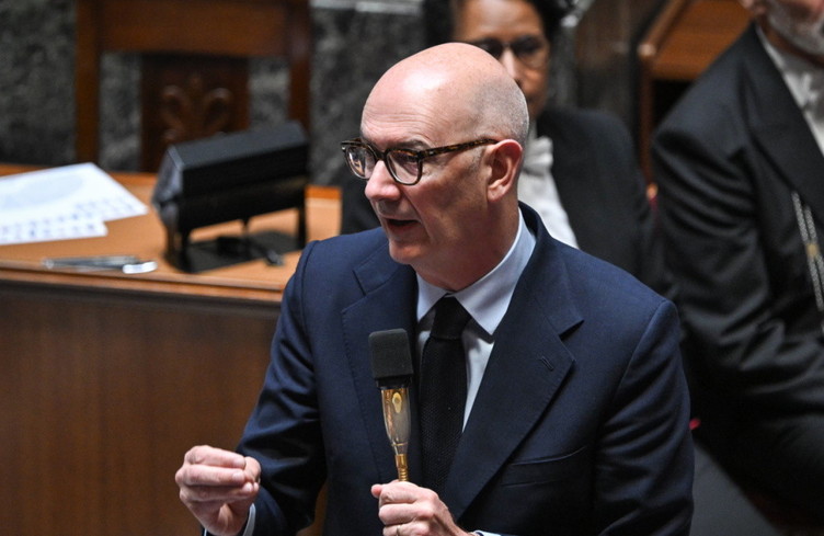 En France, le PIB recule et 
