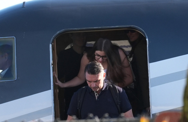 Bolsonaro dit avoir quitté le Brésil pour fuir une 