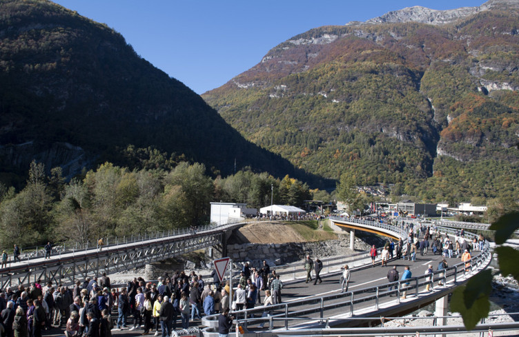 TI: un nouveau pont sur la Maggia deux ans après les intempéries