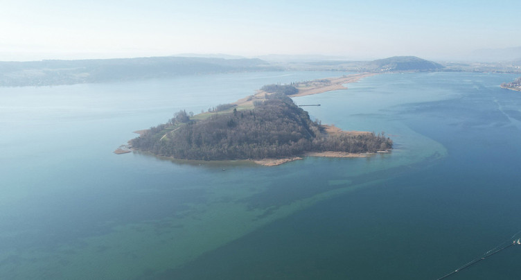 Une étude pour des centrales solaires flottantes sur les lacs bernois