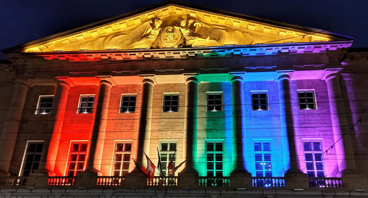 Trois villes montrent leur soutien