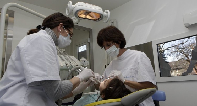 Les Neuchâtelois refusent une assurance des soins dentaires