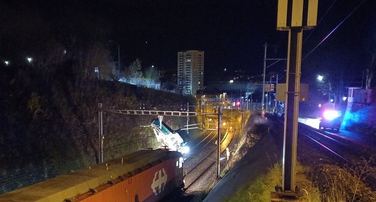 Un véhicule chute sur les rails à La Chaux-de-Fonds
