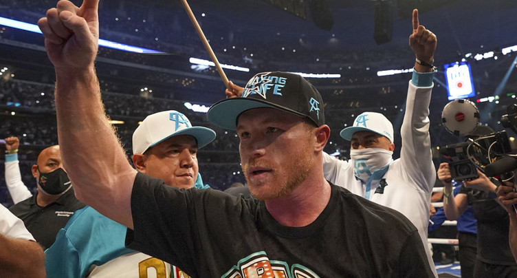 « Canelo » brise Saunders devant 70'000 spectateurs