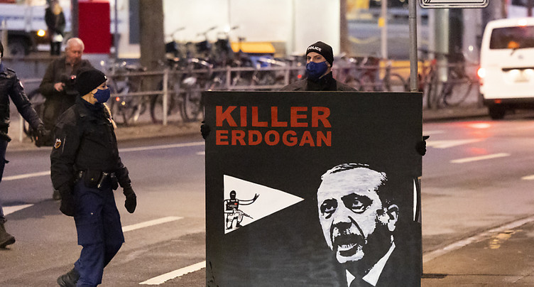 Auteurs présumés de la banderole anti-Erdogan devant la justice