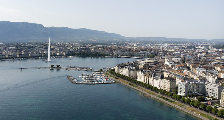 Genève: le Jet d'eau paré d'orange et de violet dimanche