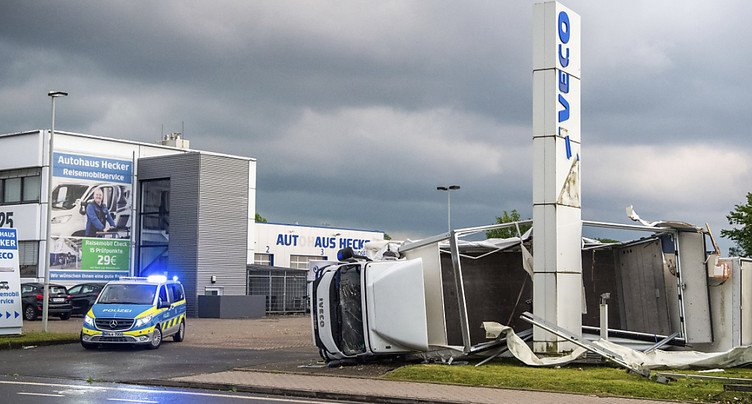 Une tornade fait 30 blessés dont 10 graves en Allemagne