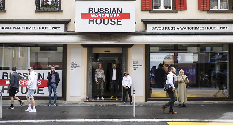 A Davos, une « Maison des crimes de guerre russes »
