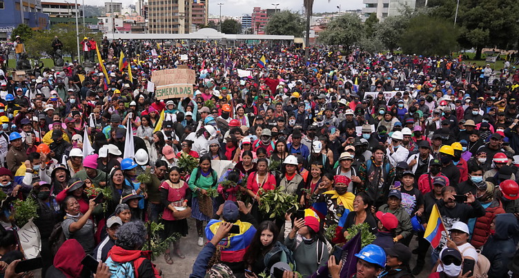 Manifestation: l'Equateur décide de réduire le prix des carburants