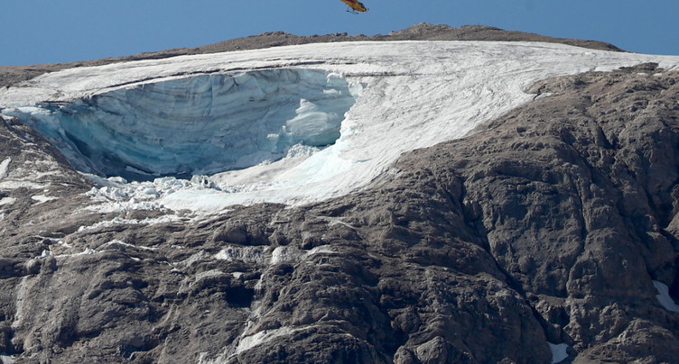 Chute de séracs: reprise des recherches avec hélicoptères et drones sur le glacier de la Marmolada