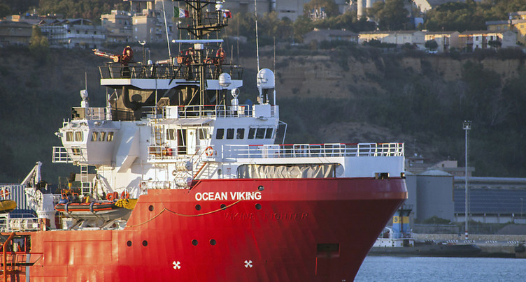 L'Ocean Viking à la recherche d'un port pour débarquer 306 migrants