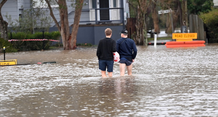 Inondations: des milliers d'Australiens fuient