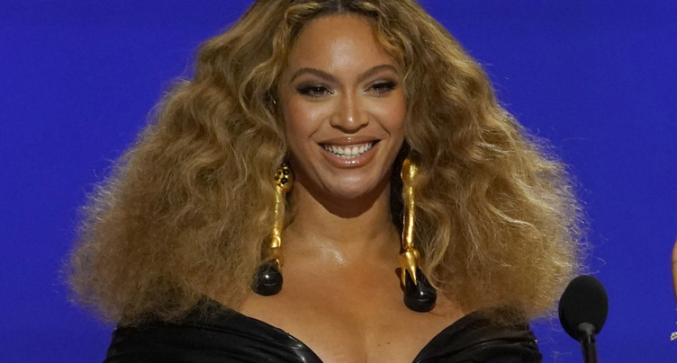 Beyoncé au sommet des ventes aux Etats-Unis
