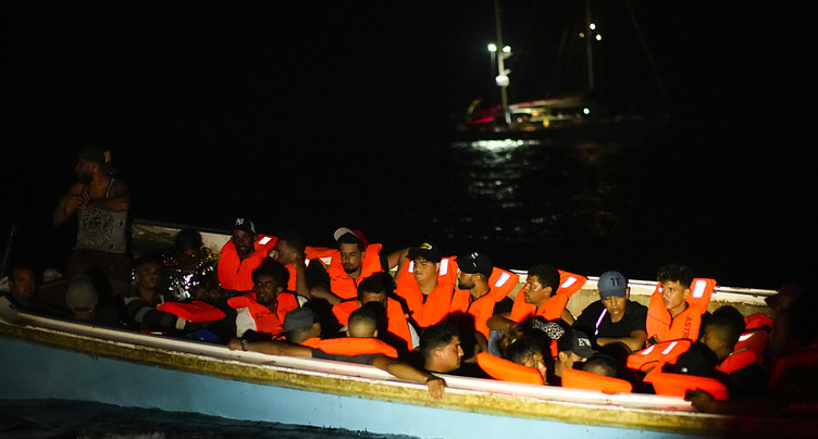 Naufrage d'un bateau de migrants en Grèce: jusqu'à 50 disparus
