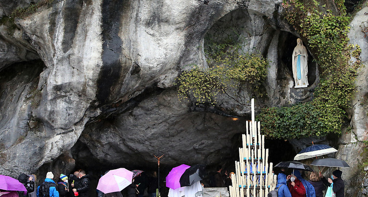 Lourdes: des milliers de pèlerins célèbrent l'Assomption