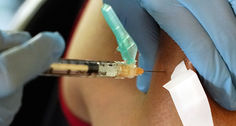 Vaccin anti-Covid: les experts de l'OMS pour une deuxième dose de rappel