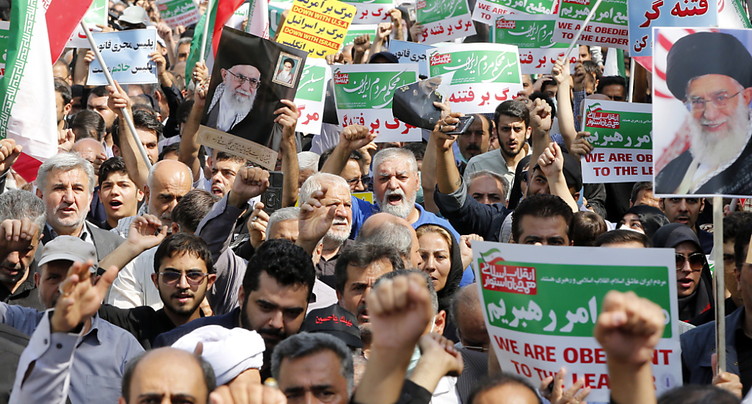 Des milliers d'Iraniens dans la rue pour défendre le port du voile